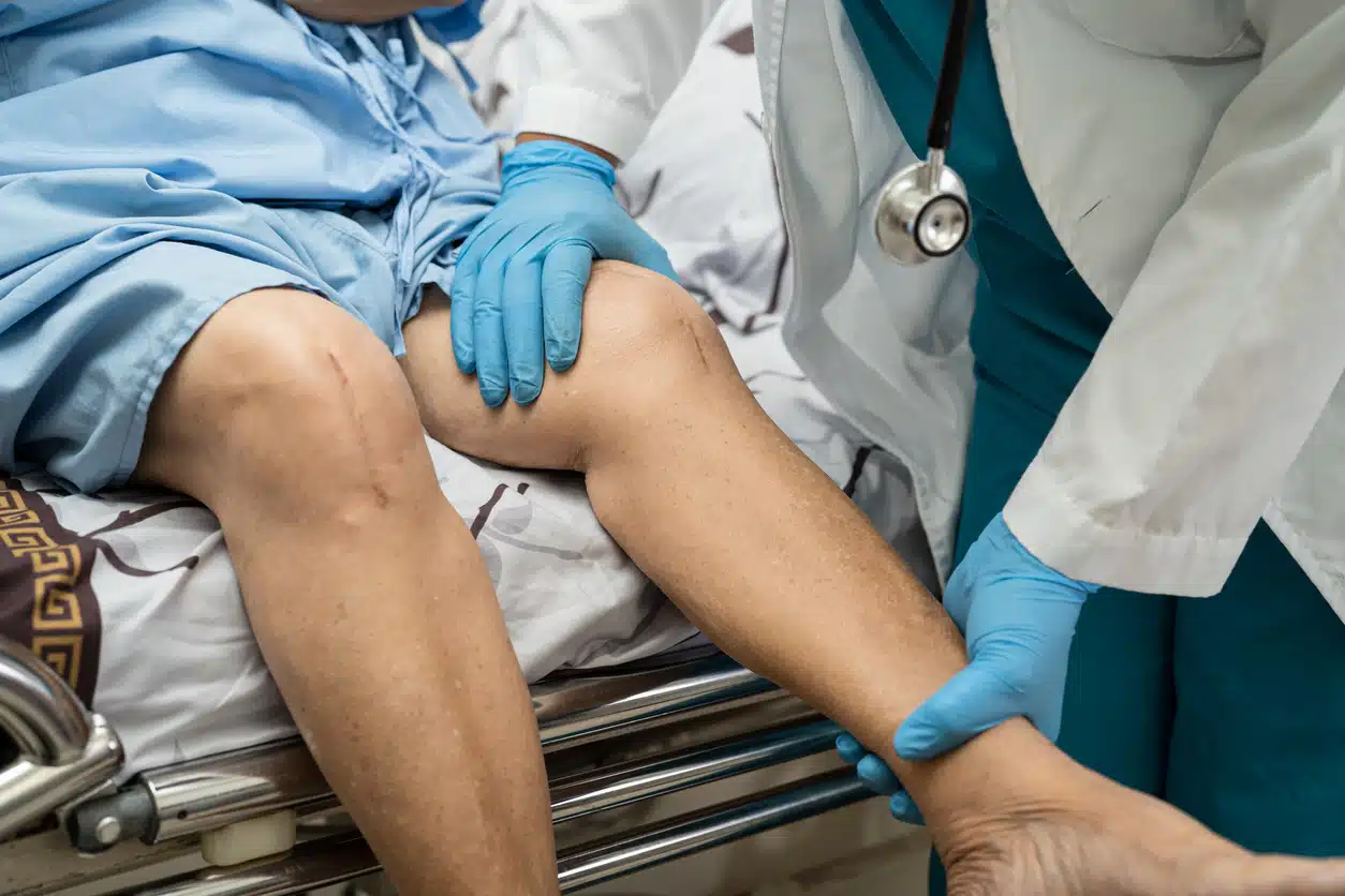 best orthopedic surgeon for knee replacement in Mumbai